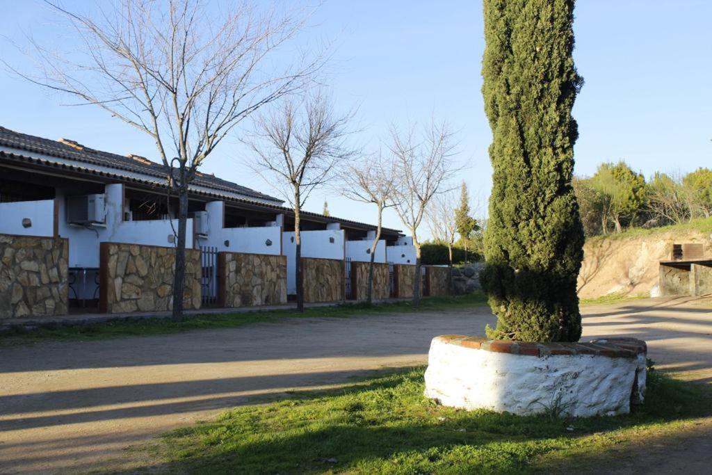 Hotel El Pueblo De Leo Badajoz Exterior foto